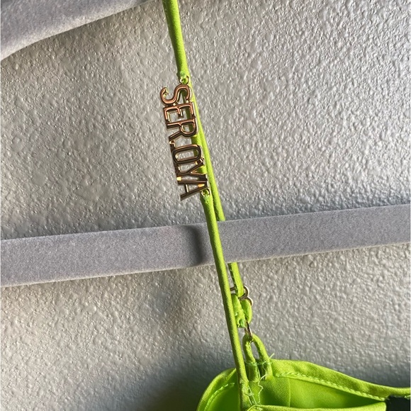 Flawed NWT SER.O.YA Silk MIDI Slip Dress, color yellow/green, Size Medium.
8050 - Picture 3 of 10